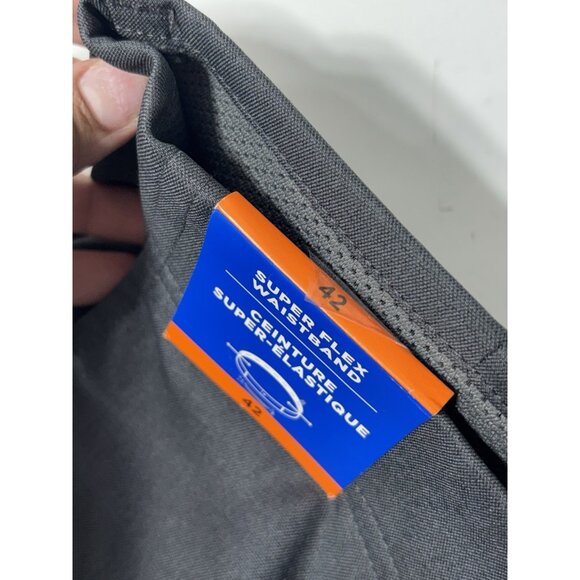 HAGGAR Men COOL RIGHT Utility Short - Size 42, Grey - Picture 4 of 8